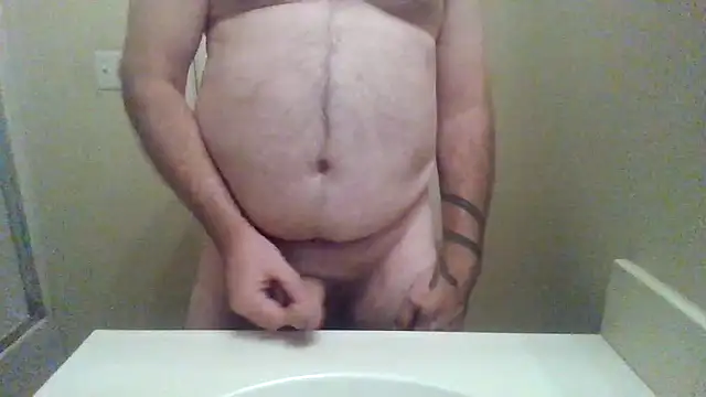 Snapshot of WatchinU82 chatting on November 9, 6:01 am WatchinU82 online show from November 9, 6:01 am