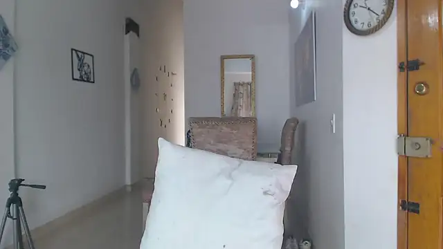 Snapshot of divinepleasury chatting on October 22, 3:23 pm divinepleasury online show from October 22, 3:23 pm