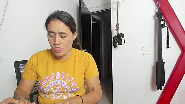 Snapshot of Bdsmsumision chatting on December 3, 3:14 am Bdsmsumision online show from December 3, 3:14 am