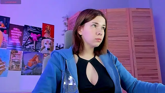 AliceSunday online show from February 6, 2:04 pm