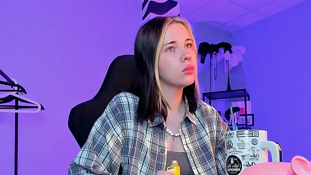 AliceSunday online show from October 19, 2:01 am