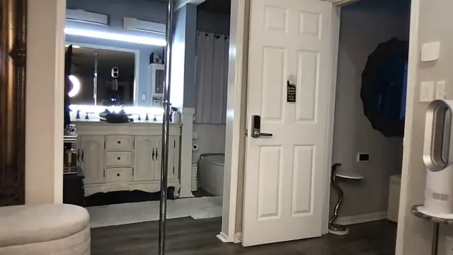 curvyfunlover online show from October 15, 11:27 pm