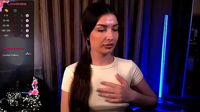 Snapshot of Laura_Bess chatting on July 5, 10:28 pm Laura Bess online show from July 5, 10:28 pm