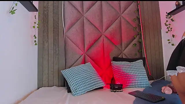 BriaConner  online show from November 10, 2:10 am