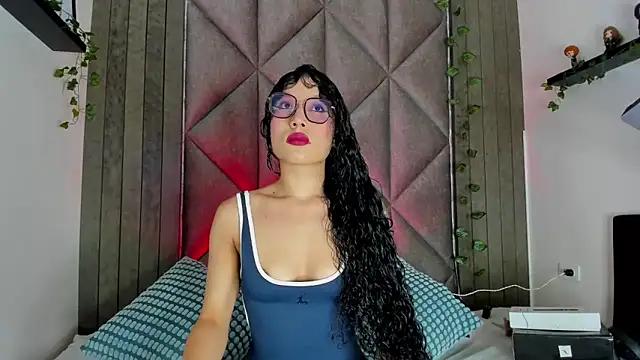 BriaConner  online show from March 11, 2:50 am