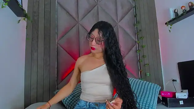 Snapshot of BriaConner_ chatting on June 29, 2:51 am BriaConner online show from June 29, 2:51 am