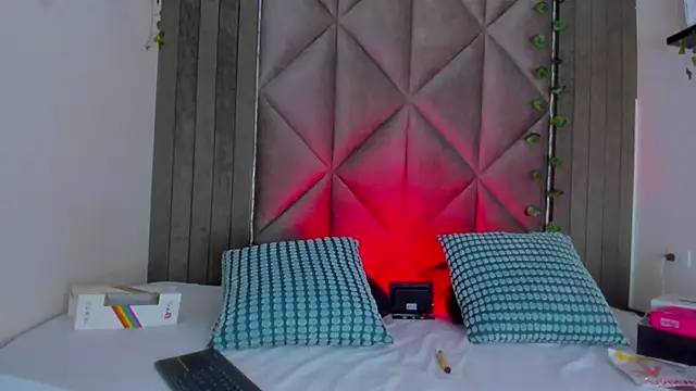 Snapshot of BriaConner_ chatting on July 24, 3:26 am BriaConner online show from July 24, 3:26 am
