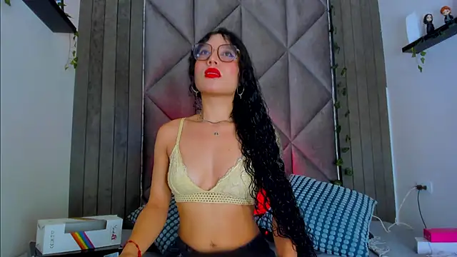 Snapshot of BriaConner_ chatting on August 1, 3:06 am BriaConner online show from August 1, 3:06 am