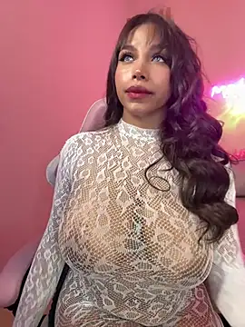 MadeleineSanez online show from March 16, 9:30 pm