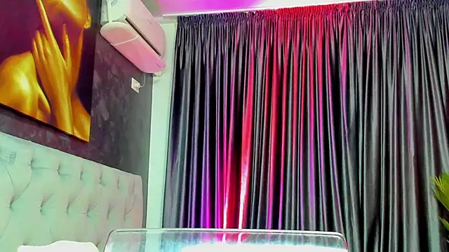 glossy blondegirl online show from November 25, 7:19 am