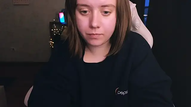 June shy0 online show from December 26, 7:56 am