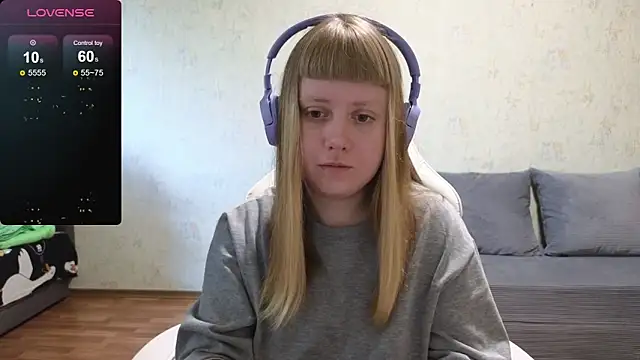 Snapshot of June_shy0 chatting on May 9, 8:19 am June shy0 online show from May 9, 8:19 am