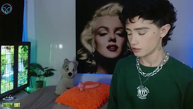 maxiy 001 online show from November 16, 5:35 am