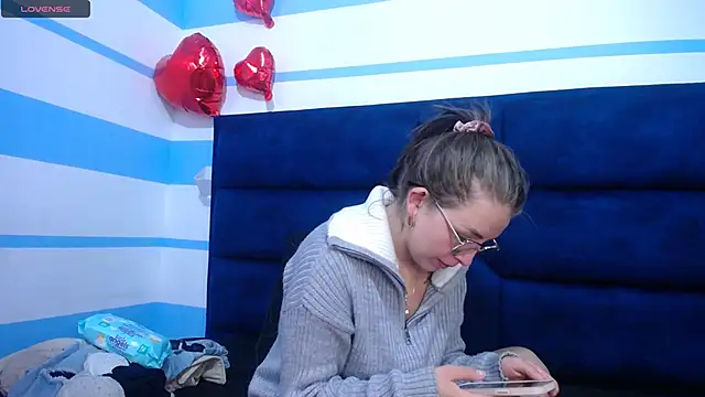  isaabellaa online show from March 16, 2:55 pm