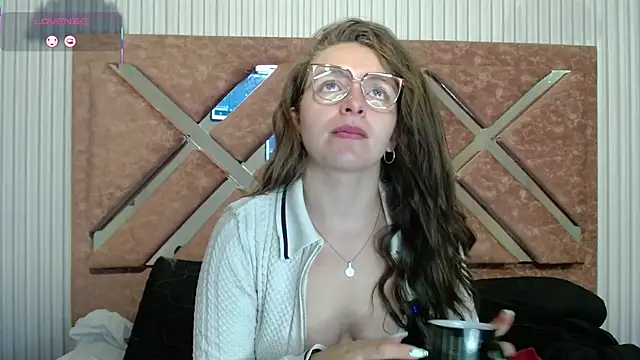  isaabellaa online show from May 18, 1:06 pm