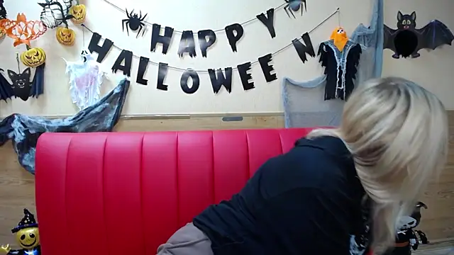 Snapshot of BeatriceFly chatting on October 28, 1:03 pm BeatriceFly online show from October 28, 1:03 pm