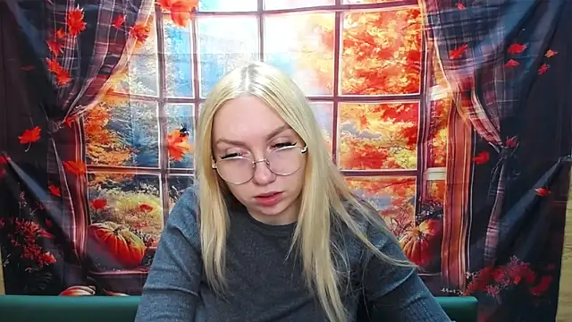 Snapshot of BeatriceFly chatting on November 11, 1:00 pm BeatriceFly online show from November 11, 1:00 pm