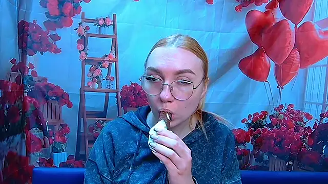 Snapshot of BeatriceFly chatting on May 6, 12:43 pm BeatriceFly online show from May 6, 12:43 pm