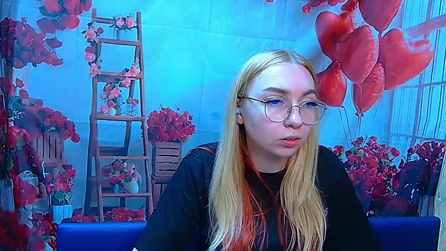 Snapshot of BeatriceFly chatting on May 8, 12:43 pm BeatriceFly online show from May 8, 12:43 pm