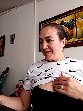 skayhot  online show from March 13, 4:45 pm