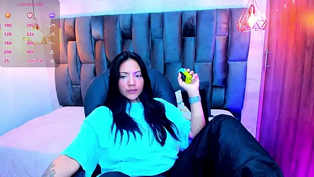Snapshot of miichael_black chatting on July 9, 8:02 pm miichael black online show from July 9, 8:02 pm