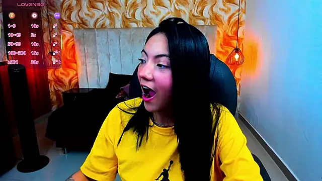 Snapshot of miichael_black chatting on July 21, 6:54 pm miichael black online show from July 21, 6:54 pm