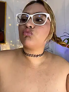 Snapshot of AshleyVXo chatting on July 9, 3:21 am AshleyVXo online show from July 9, 3:21 am