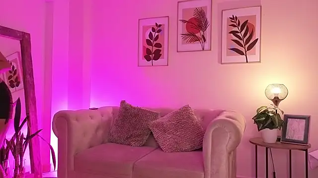 DahianaWalcott online show from February 17, 4:13 pm