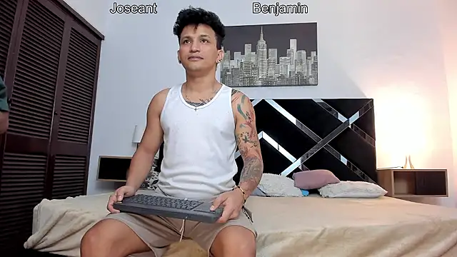 Snapshot of toyboys1 chatting on March 21, 2:49 am toyboys1 online show from March 21, 2:49 am