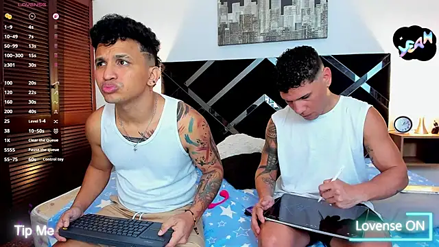 Snapshot of toyboys1 chatting on April 14, 3:45 am toyboys1 online show from April 14, 3:45 am
