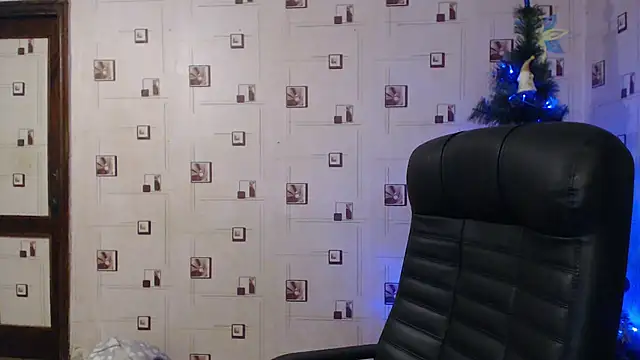 Snapshot of TasyaBigTTs chatting on January 1, 2:42 pm TasyaBigTTs online show from January 1, 2:42 pm