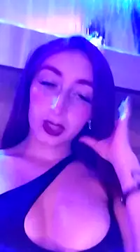 Snapshot of valeriikiss chatting on March 18, 1:10 am valeriikiss online show from March 18, 1:10 am