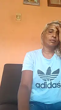 Snapshot of Goodgirlsue_77 chatting on January 30, 11:01 am Goodgirlsue 77 online show from January 30, 11:01 am