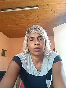 Snapshot of Goodgirlsue_77 chatting on February 24, 10:37 am Goodgirlsue 77 online show from February 24, 10:37 am