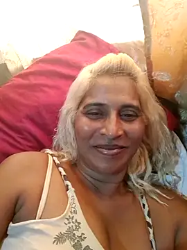 Snapshot of Goodgirlsue_77 chatting on March 17, 11:21 am Goodgirlsue 77 online show from March 17, 11:21 am