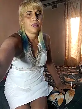 Snapshot of Goodgirlsue_77 chatting on October 16, 1:01 pm Goodgirlsue 77 online show from October 16, 1:01 pm