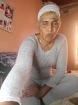 Snapshot of Goodgirlsue_77 chatting on October 29, 6:59 am Goodgirlsue 77 online show from October 29, 6:59 am