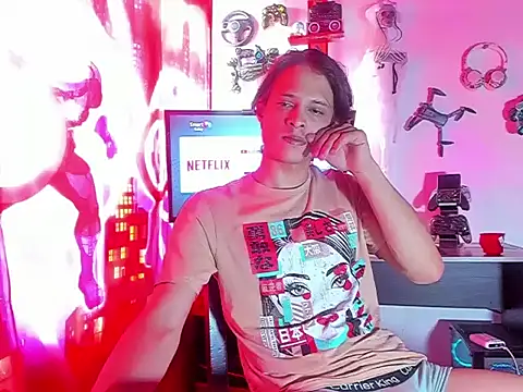 LilOwen  online show from June 13, 7:45 pm