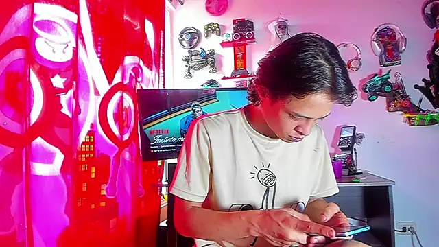 LilOwen  online show from June 18, 6:01 pm