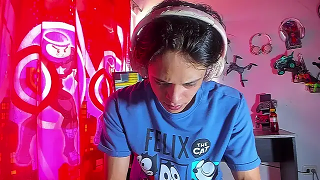 LilOwen  online show from June 21, 5:59 pm