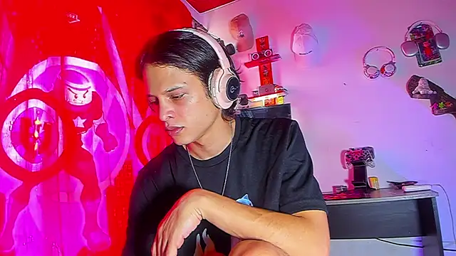LilOwen  online show from June 26, 5:39 pm