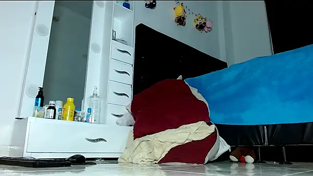 Snapshot of Deleon1995 chatting on February 28, 7:03 pm Deleon1995 online show from February 28, 7:03 pm