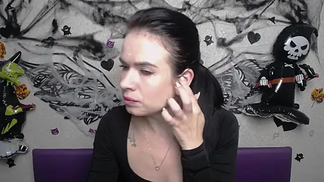 JasmineKouch online show from October 28, 6:28 am