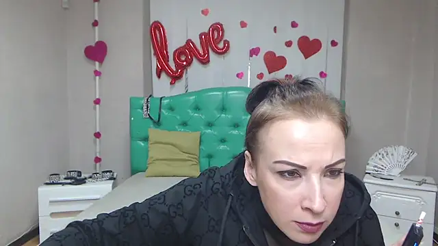 Snapshot of ElizabethSho chatting on March 27, 6:07 pm ElizabethSho online show from March 27, 6:07 pm