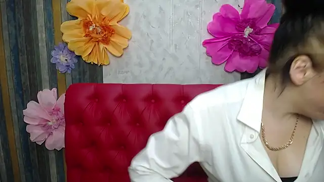 Snapshot of ElizabethSho chatting on April 1, 5:10 pm ElizabethSho online show from April 1, 5:10 pm