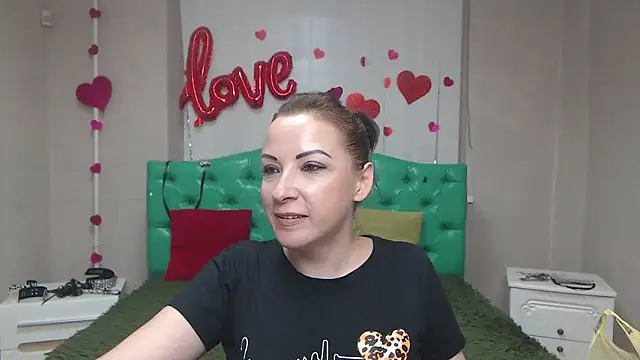 Snapshot of ElizabethSho chatting on May 31, 5:20 pm ElizabethSho online show from May 31, 5:20 pm
