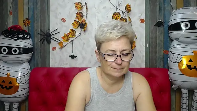 Snapshot of EmiliaGree chatting on November 2, 6:10 pm EmiliaGree online show from November 2, 6:10 pm