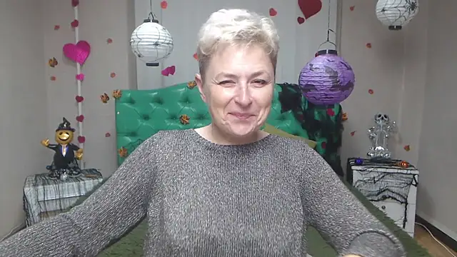 EmiliaGree online show from November 10, 6:07 pm