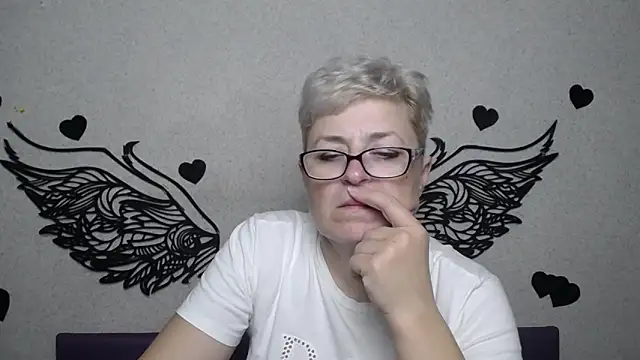 Snapshot of EmiliaGree chatting on November 17, 6:14 pm EmiliaGree online show from November 17, 6:14 pm