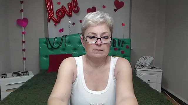 Snapshot of EmiliaGree chatting on November 18, 6:12 pm EmiliaGree online show from November 18, 6:12 pm